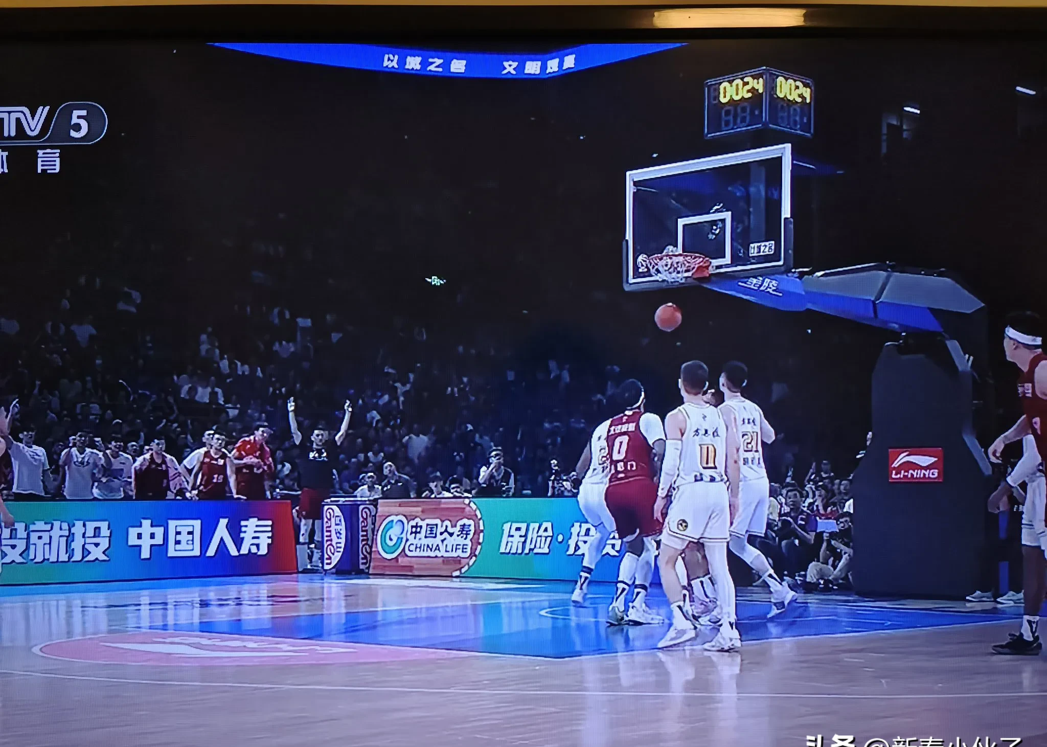 清晨欧篮联焦点战，马德里竞技门线救险，气氛紧张，高层口径保持一致